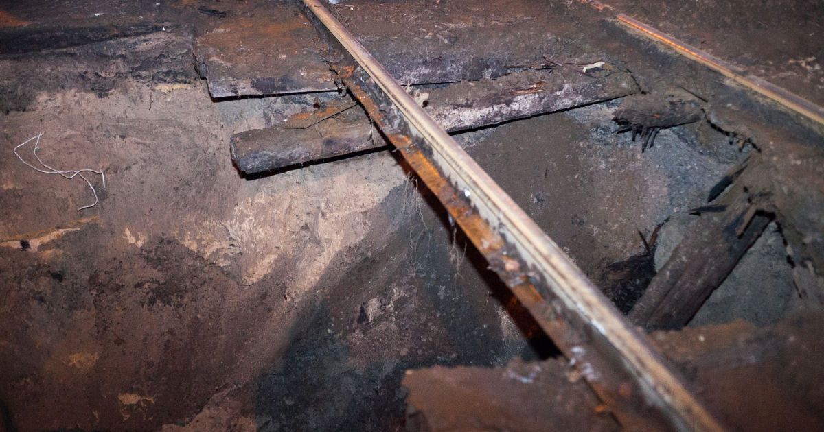 яма під трамвайними рейками в Києві_4 / © КГГА