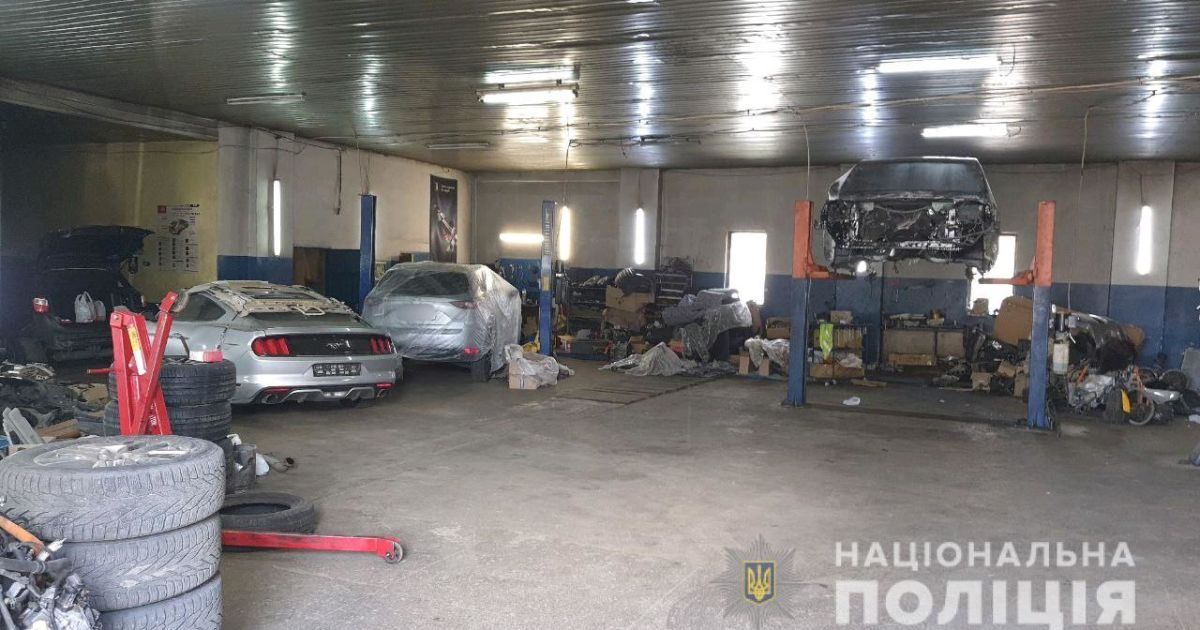 В Києві спецпризначенці затримали банду автовикрадачів: відео