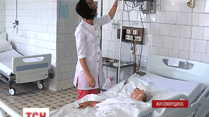 У Коростені на 9-річну дівчинку впала облицювальна плитка зі стіни багатоповерхівки