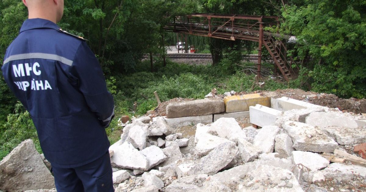 На Прикарпатье на дороге произошло смещение горных масс