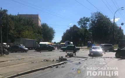 У Києві після удару легковика травмований мотоцикліст помер в лікарні: в поліції розповіли деталі ДТП