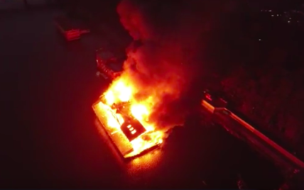 Адский пожар в киевском ресторане на Днепре сняли с воздуха