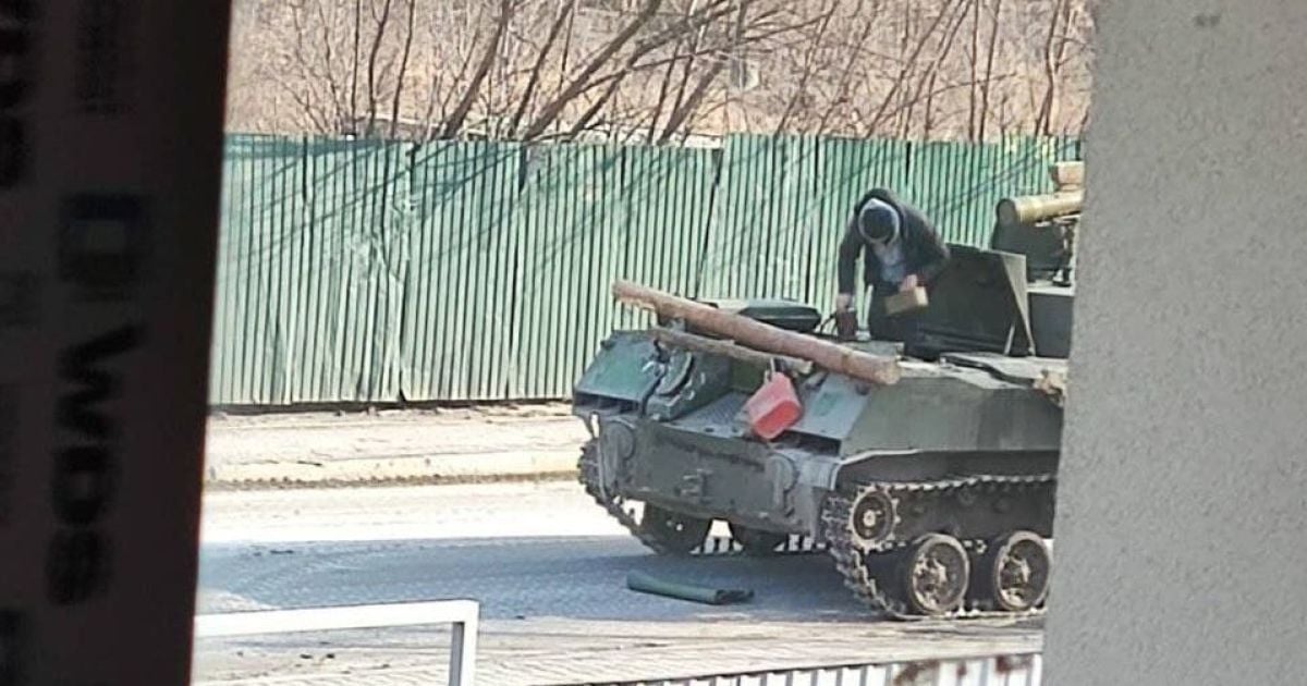 Российские военные на Киевщине переодеваются в гражданское (фото)