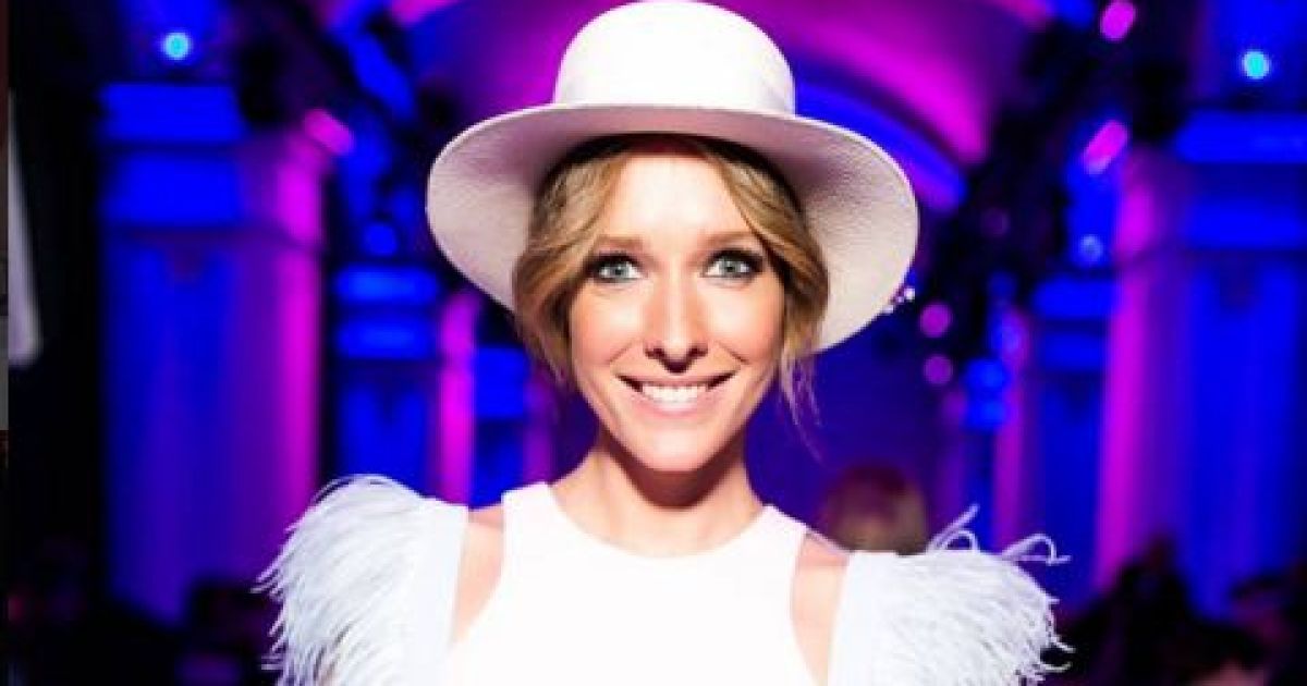 Катя Осадчая с замысловатой прической воплотила образ работницы ЗАГСа в "Останньому москалі"