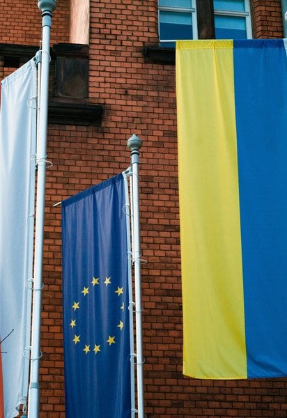 Нагадали про гроші Брюсселя: у ЄС застерегли Польщу через агресію проти українців