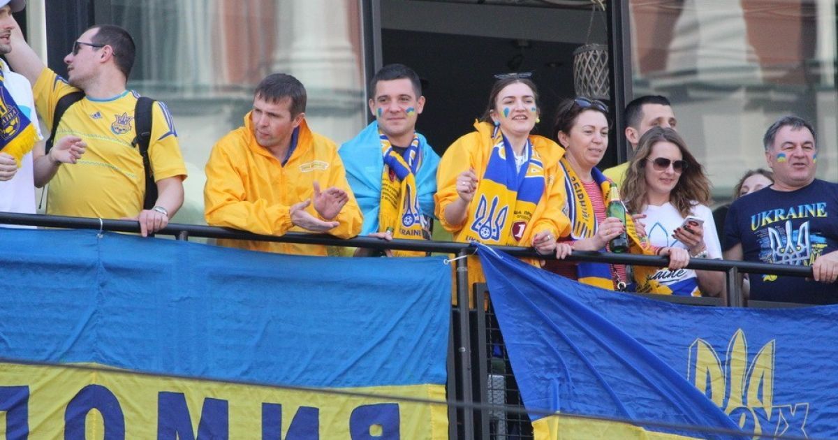 Наші в Загребі. Як українські фанати прогулялися містом перед матчем із Хорватією