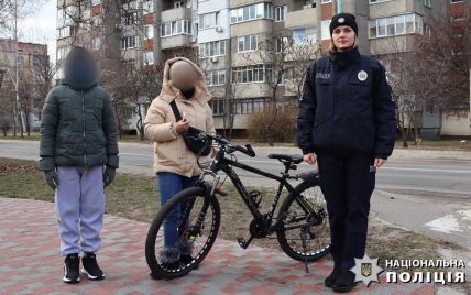 У Борисполі чоловік просто на вулиці відібрав у хлопчика велосипед і втік: фото