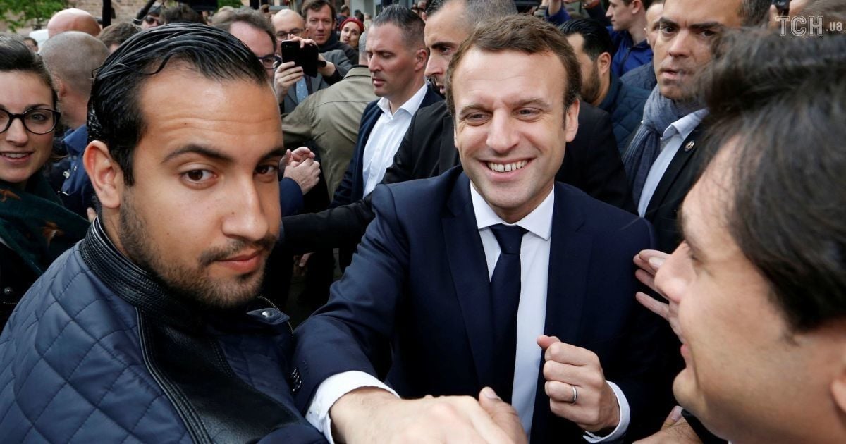 Во Франции уволят главу охраны Макрона за избиение митингующих - СМИ