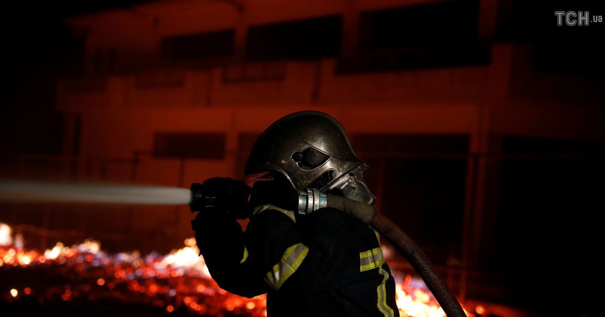 Найгірший сценарій: у Греції не вдається приборкати лісову пожежу