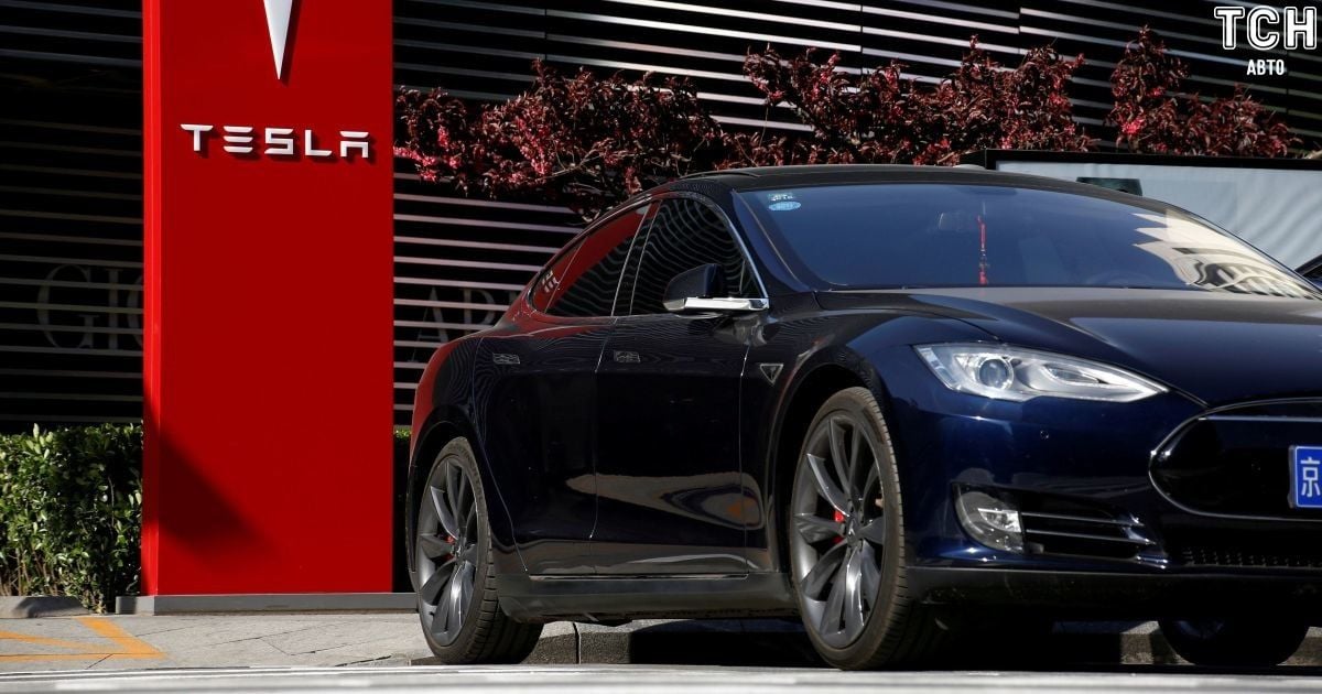 У Tesla попросили постачальників повернути частину  грошей за старі угоди