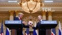 Футбольный мяч, который Путин подарил Трампу, проверит служба безопасности США