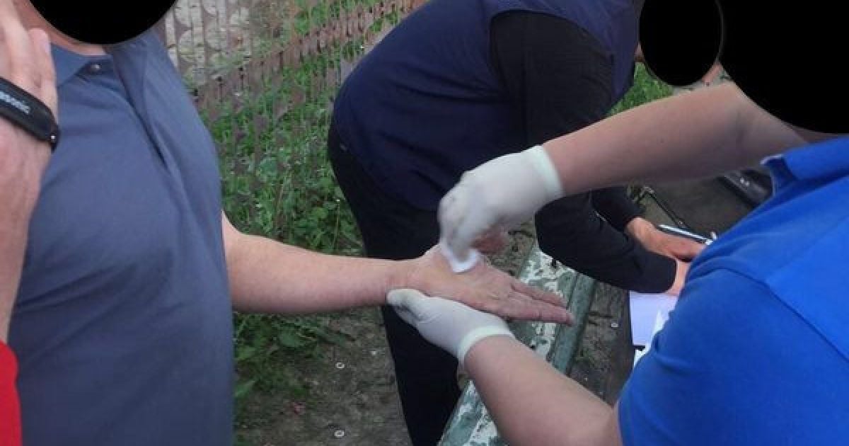 На Хмельниччині голову сільради затримали на одержанні хабара від АТОвця