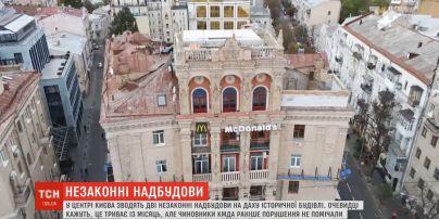 У Києві мешканець будинку, який має історичну цінність, незаконно його розбудовує