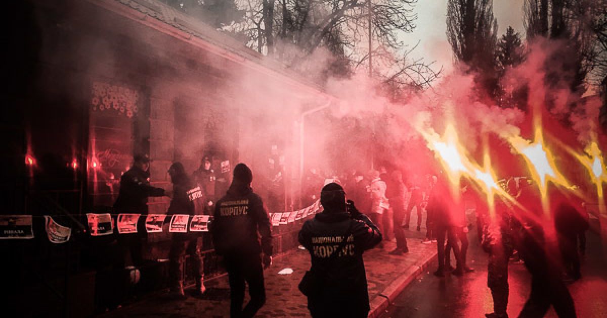 У Кременчуці активісти "Національного корпусу" влаштували сутичку з поліцейськими