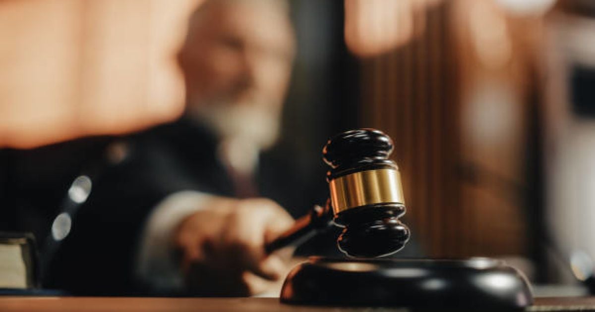 Суд оштрафував чоловіка за розбризкування парфумів в обличчя учасників акції протесту / Ілюстративне фото