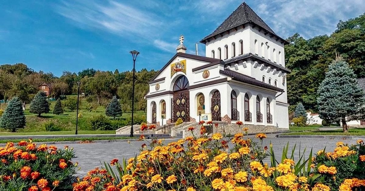 Духовный Унив: почему стоит посетить лавру, которая пережила бурные века и дарит свет многим украинцам сегодня