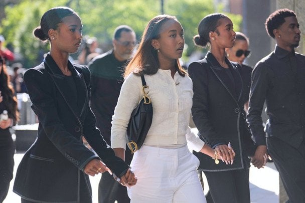 Семья P. Diddy на суде против него / © Associated Press