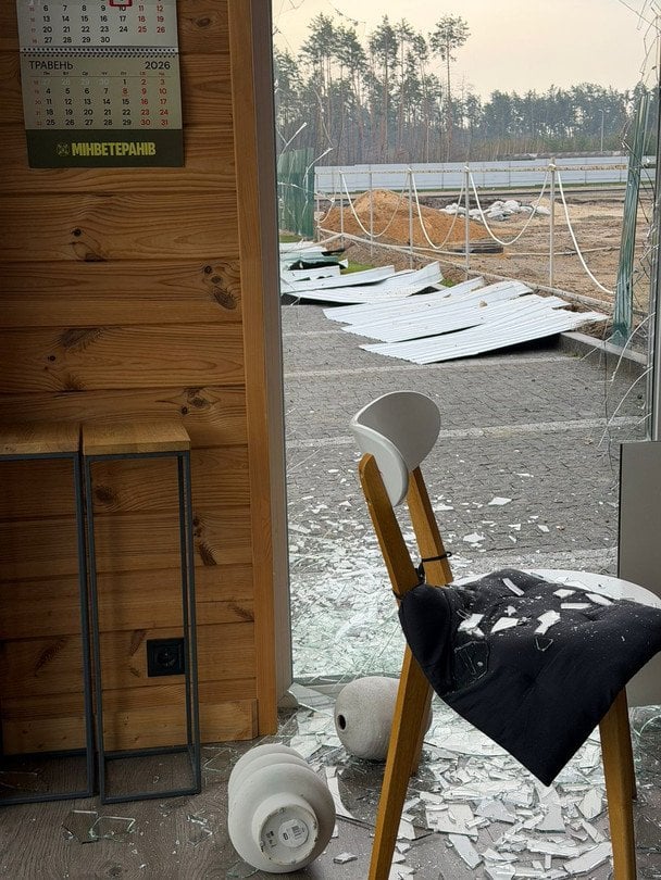 Российский дрон повредил объекты Национального военного мемориального кладбища Киевской области / © соцмережі