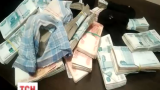 На КПП "Новотроїцьке" затримали подружжя пенсіонерів, які везли в ДНР 4 млн рублів