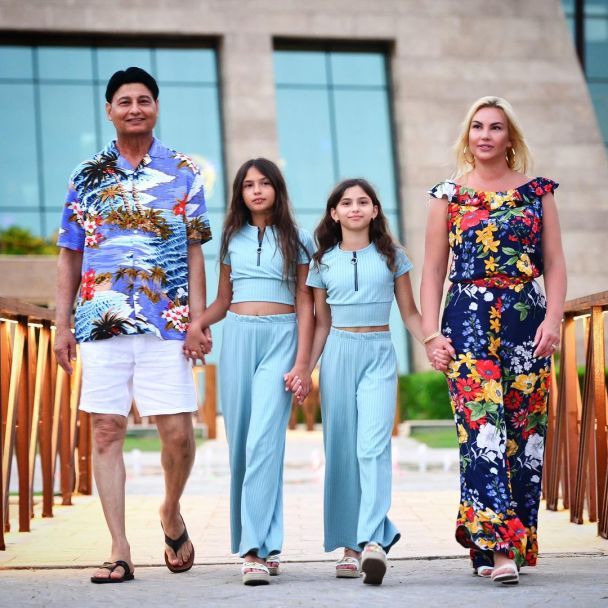 Камалия с бывшим мужем и дочерьми / © instagram.com/kamaliyaofficial