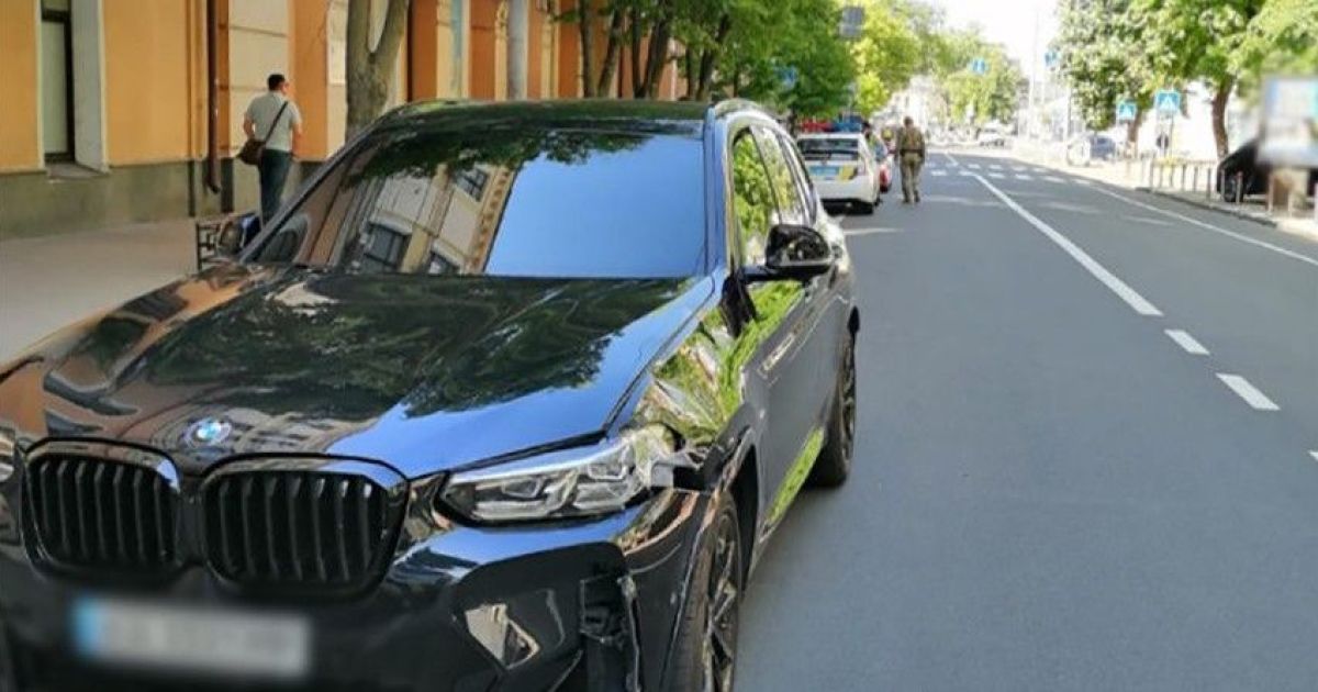 Поліціянти затримали водія BMW X3, який збив жінку на пішохідному переході на Печерську