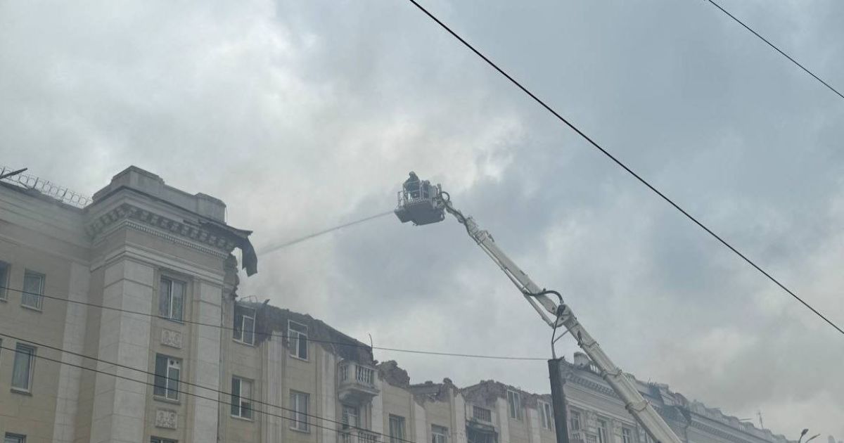 Наслідки ракетних ударів по Дніпру вночі 19 квітня.