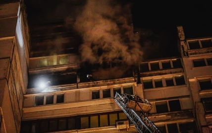 В Киеве на 17-м этаже вспыхнула квартира: жильцов эвакуировали (фото)