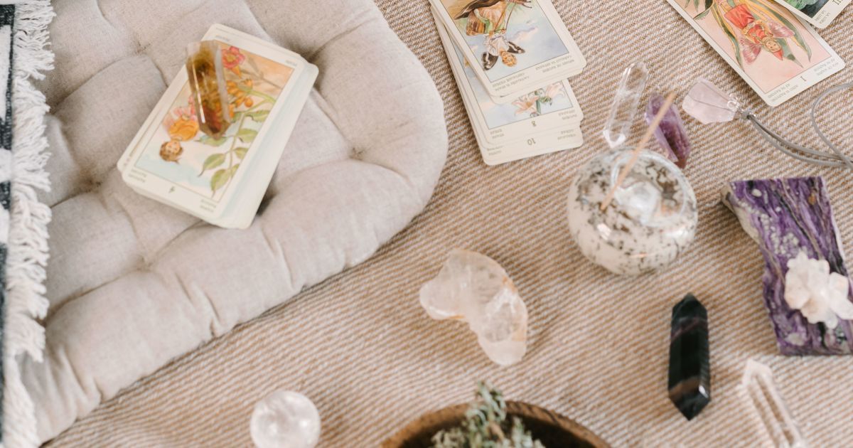 Гороскоп на 28 февраля для всех знаков зодиака по картам Таро