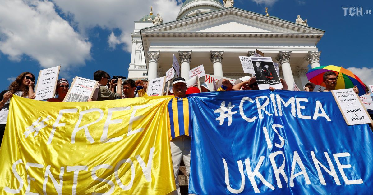 У Гельсінкі тисячі людей протестували проти зустрічі Трампа і Путіна, згадали про Крим і Сенцова