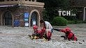 Китай у полоні стихії: повінь руйнує мости, блокує залізниці та змушує тисячі людей залишати домівки