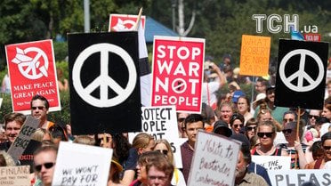 Протести проти зустрічі Трампа і Путіна у Генсількі_13 / © Reuters
