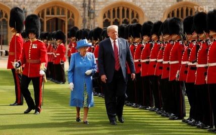 Трамп заявил о "хорошей химии" между ним и королевой Елизаветой II