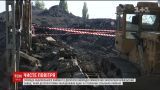 Активисты и депутаты символически опечатали асфальтный завод, который загрязнял спальный район Киева