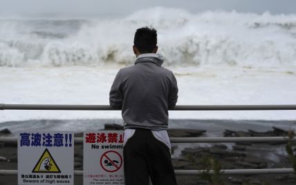 В Японии ожидают оползни и наводнения из-за двух новых тайфунов
