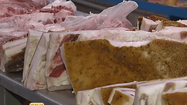 В Україну тоннами завозять європейське сало