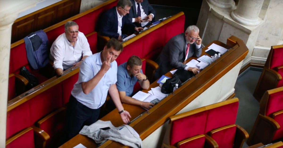 Нардеп із Опоблоку під час голосування у Раді показав непристойний жест