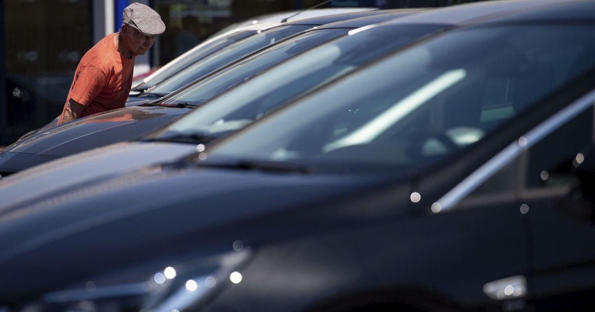 Водіям розповіли, чому сонцезахисний екран у спеку лише зашкодить автомобілю