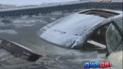 В США две школьницы залетели на своем Lexus в чужой двор