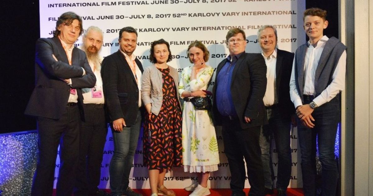 Продюсеры А. Суярко и В. Филиппов, Глава Госкино Ф. Ильенко, режиссер М. Степанская, актриса Д. Плахтий, вице-премьер министр П. Розенко, меценат И. Янковский с сыном / © ТСН.ua