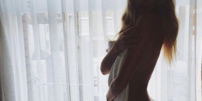 Красива и сексуальна: Эльза Хоск опубликовала обнаженное фото