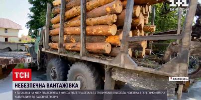 Новини України: у Рівненській області деталь від вантажівки відлетіла у пішохода і травмувала його