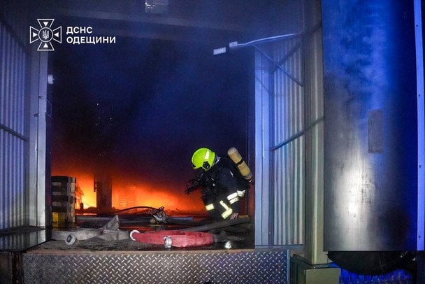 Наслідки атаки на склад з продуктами в Одеській області / © ДСНС