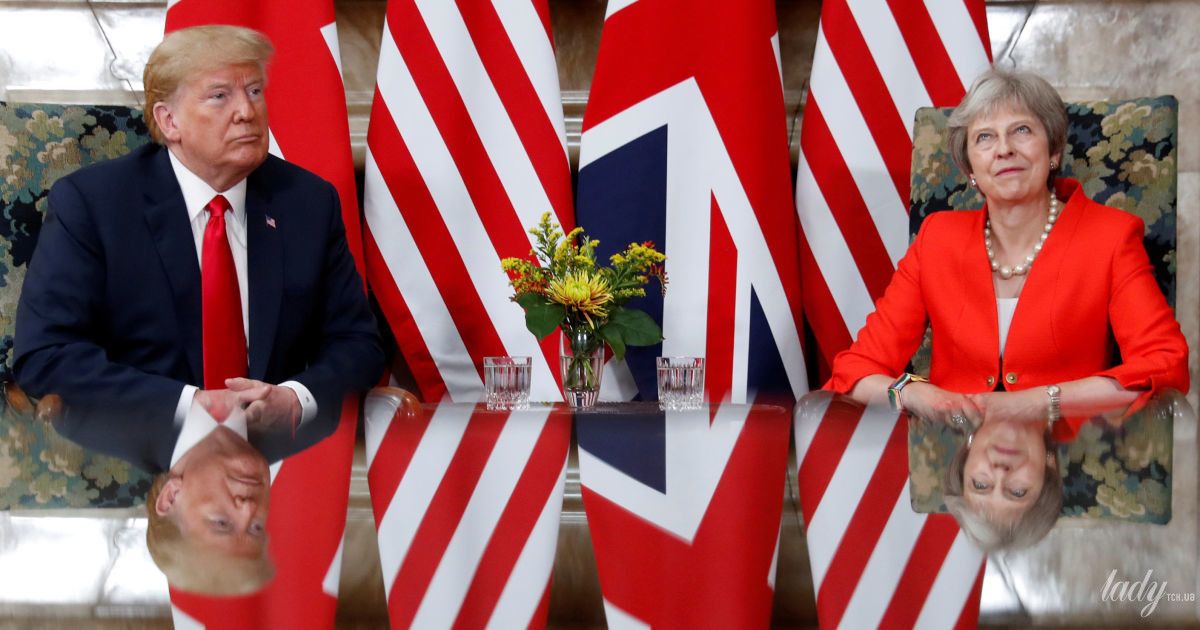 Виглядали гармонійно: Дональд Трамп вдягнув краватку під колір жакета Терези Мей