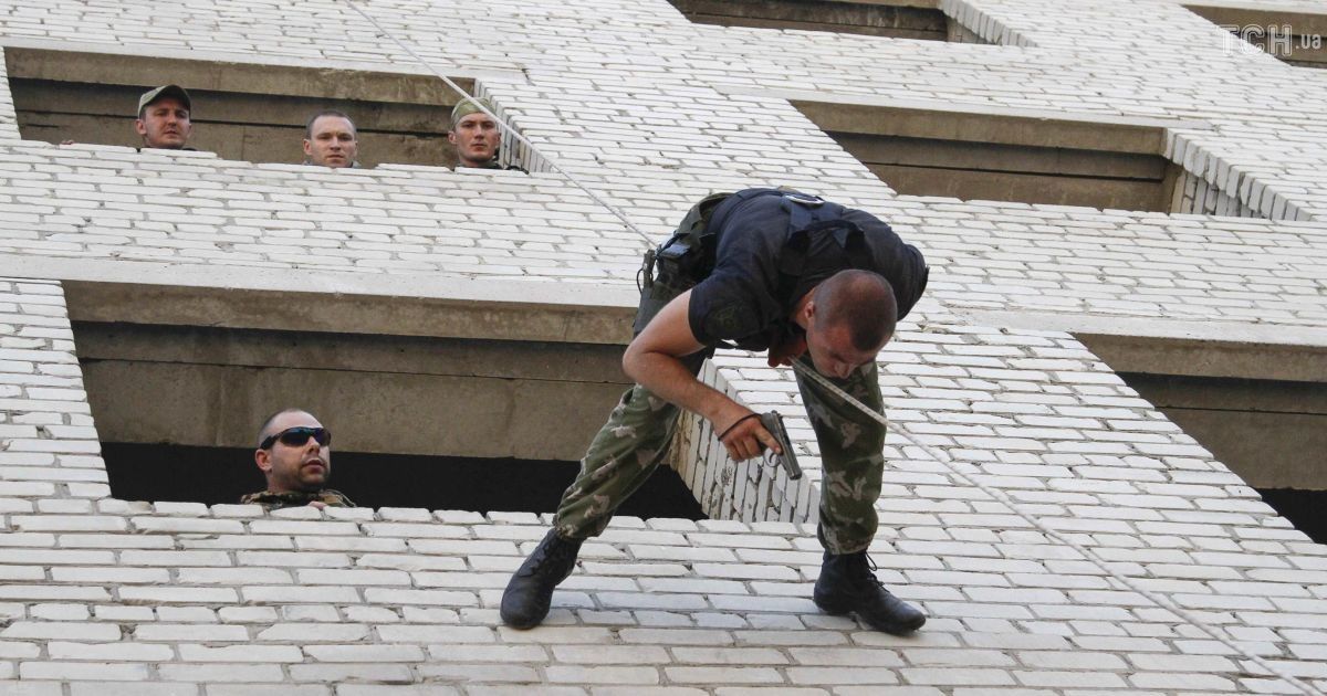 Двоє бойовиків із банди 