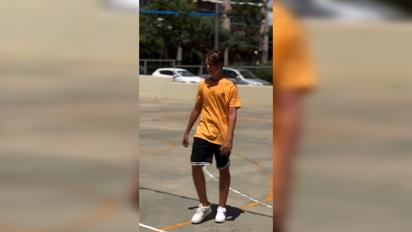 Потап показав, як грає в баскетбол з сином