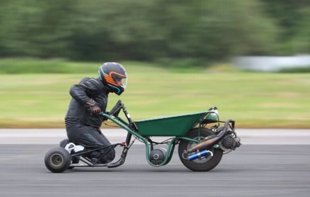 Самая быстрая в мире тачка / © guinnessworldrecords.com