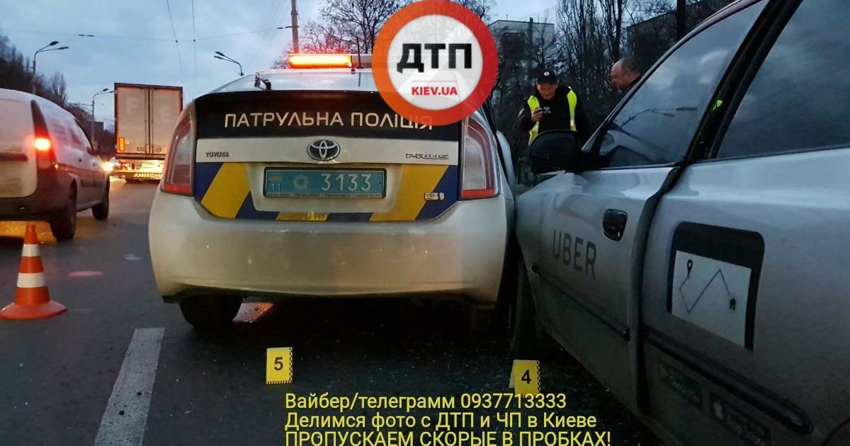таксі дтп поліція_7 / © facebook.com/dtp.kiev.ua