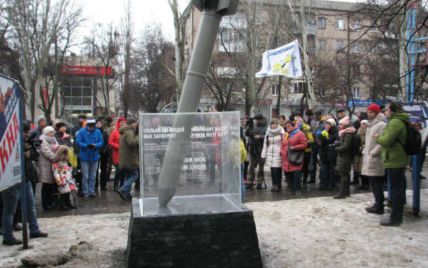 Вспомнили не всех: в Краматорске открыли мемориал в память о погибших от ракетного обстрела