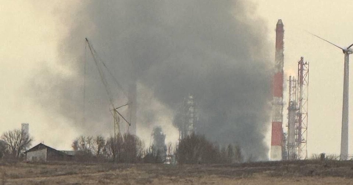 Новий дипстрайк на 1400 км: безпілотники СБУ уразили російський НПЗ в Орську (відео)