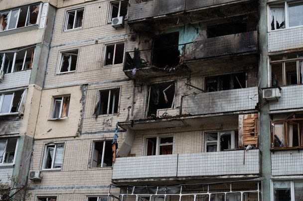 В Харькове обломки "Шахедов" пробили стены домов — детали атаки